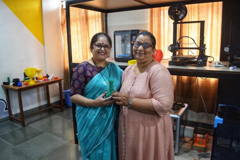 We were honored to present a 3D printed flower vaze to Mrs. Brenda Fernandes from Goa State Council for Science & Technology, Govt of Goa through the hands of Dr. Neena Panandikar, Principal at DBCE (Member - GSInC)