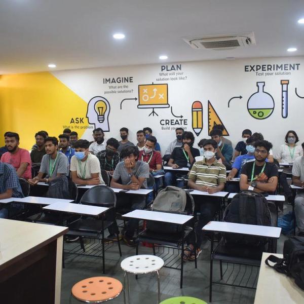 The mechanical students of Don Bosco College Of Engineering - Fatorda participated in a workshop yesterday, where they flew drones and examined different parts of them. 
